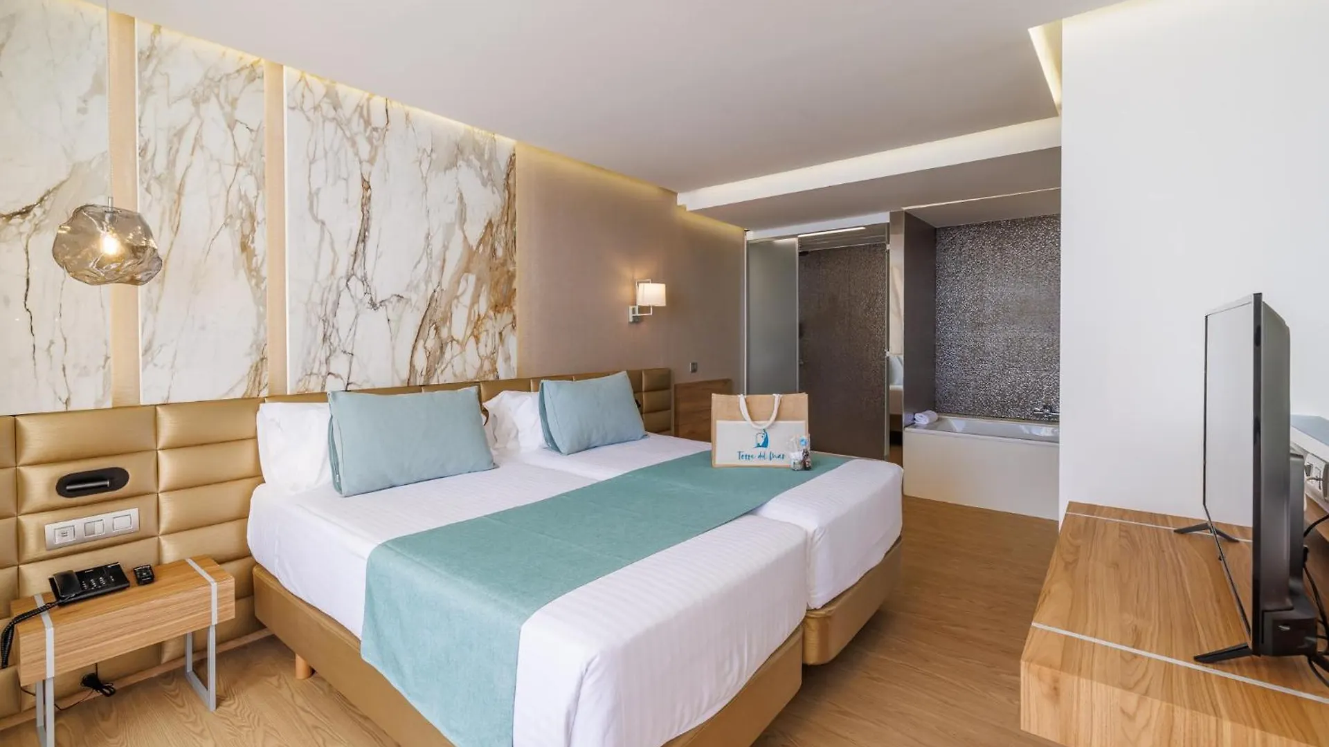 Hotel Torre Del Mar - Ibiza Playa d'en Bossa 4*,